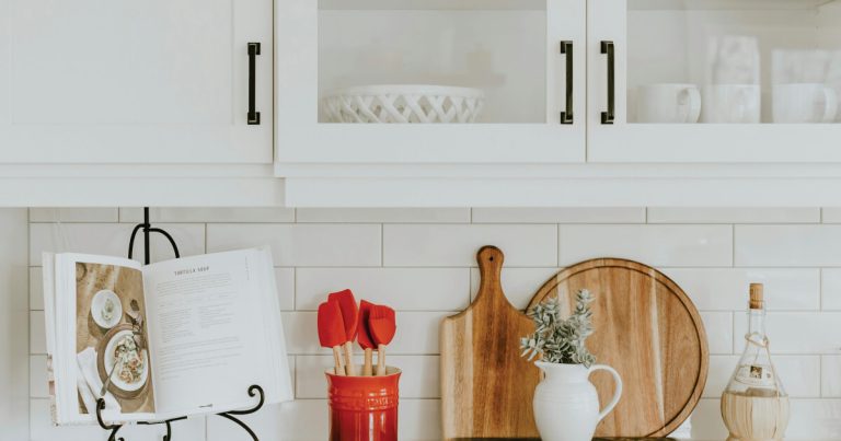 Why Cabinet Refinishing Is The Best Choice For Jacksonville Kitchens